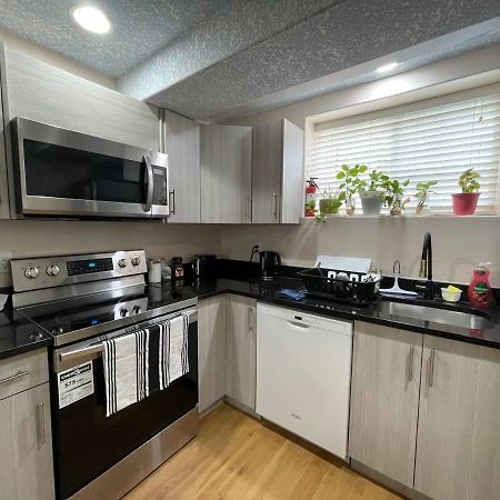 Super Luxury & Cozy Lower Level Apartment In Nw Calgary, Ab Close To Banff Exterior foto