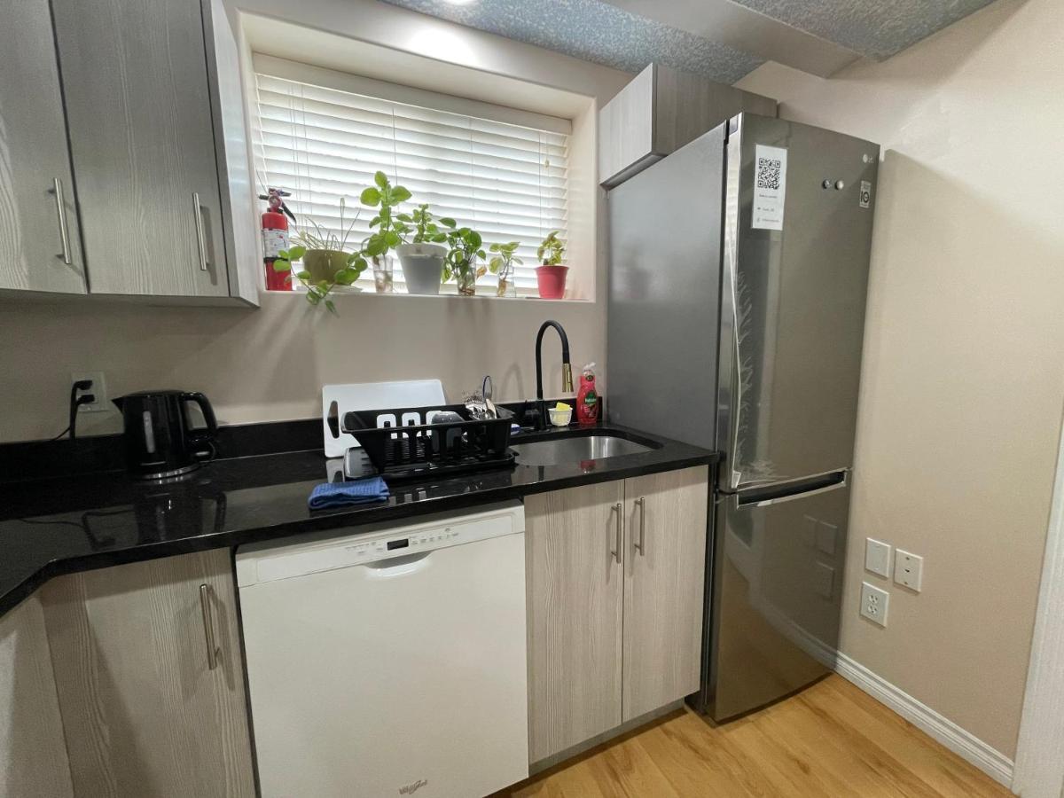Super Luxury & Cozy Lower Level Apartment In Nw Calgary, Ab Close To Banff Exterior foto
