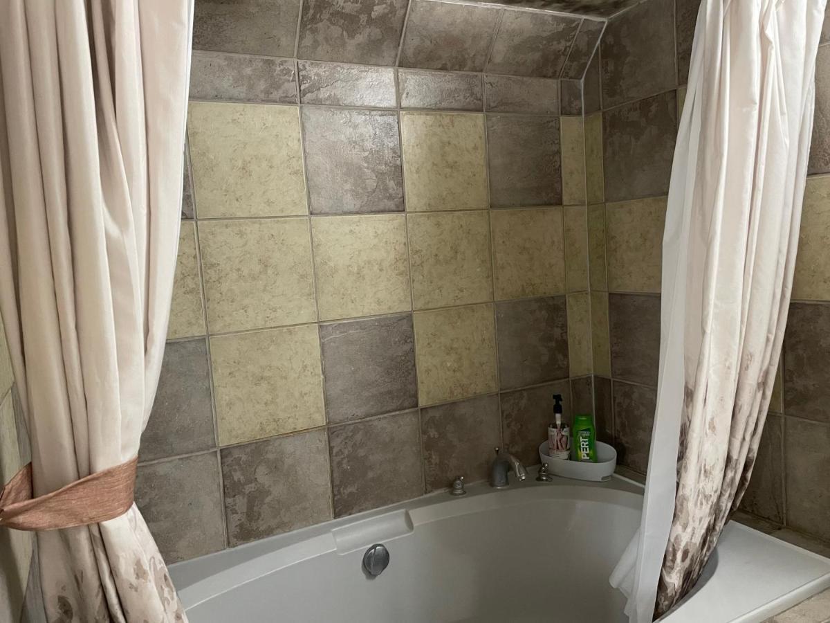 Super Luxury & Cozy Lower Level Apartment In Nw Calgary, Ab Close To Banff Exterior foto