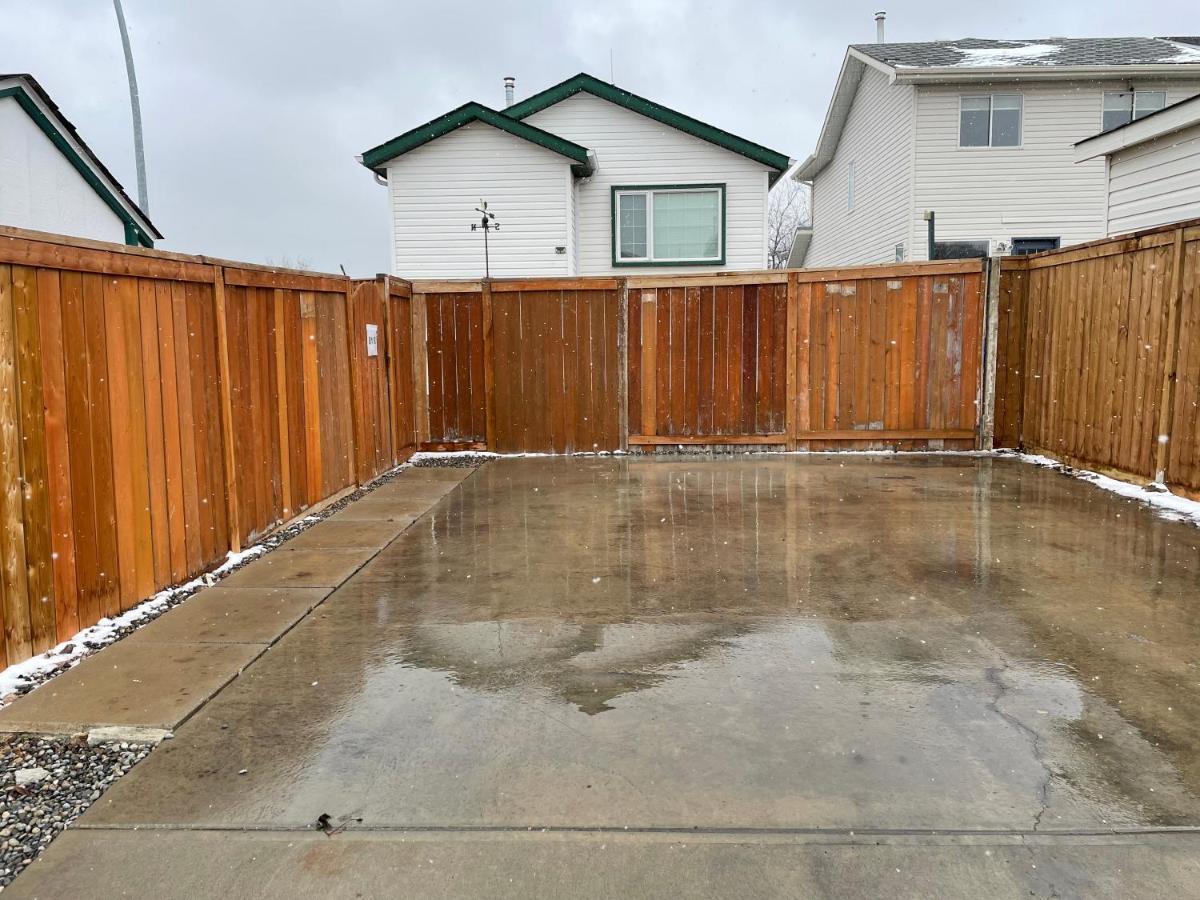 Super Luxury & Cozy Lower Level Apartment In Nw Calgary, Ab Close To Banff Exterior foto